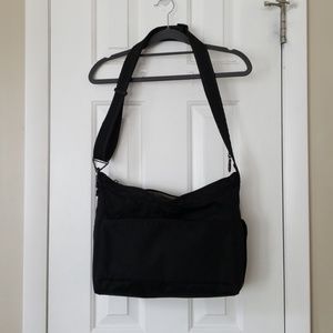 Pacsafe messenger travel bag